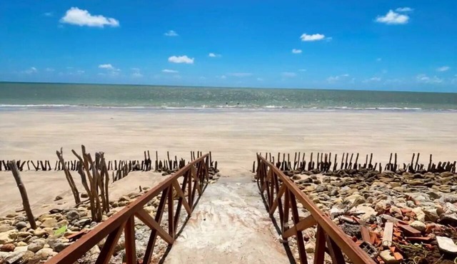 Beachfront, feet in the sand, Casa Pitanga Praia Azul in Pitimbu