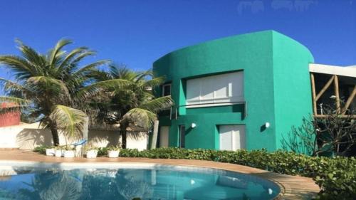 Beachfront house for 16 with garage on Guarajuba Beach, Bahia