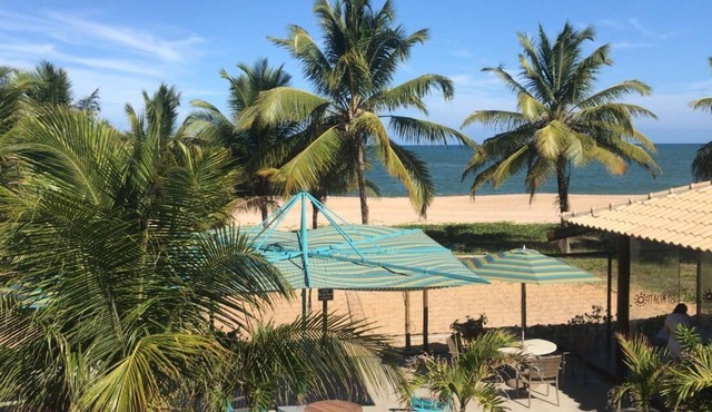 Beachfront house in a gated community. in Camaçari