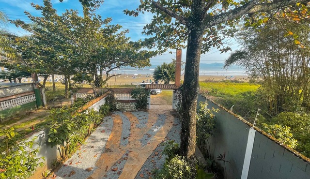 Beachfront house/literally on the sand in Indaiá beach, sleeps up to 18 people.