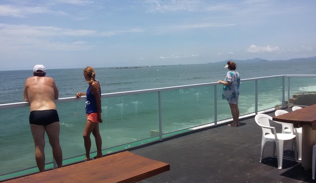 Beachfront vacation home - low season, 20 km from Beto Carrero World.
