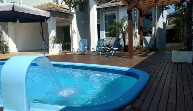 Beautiful 4-suite house with pool, 100 meters from Mariscal Beach.