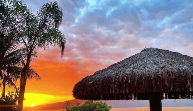 Beautiful beachfront home that can accommodate up to 14 people in Bombinhas