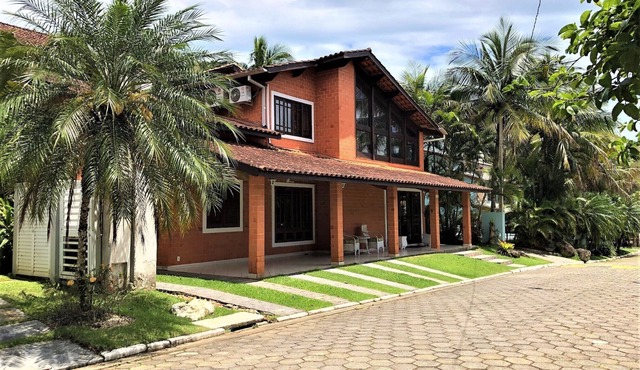 Beautiful house in a gated community on Paúba beach.