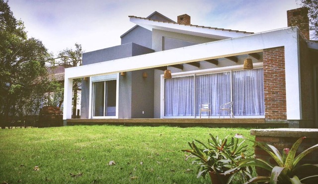 Beautiful Luxury House in Gated Community by the Lagoon