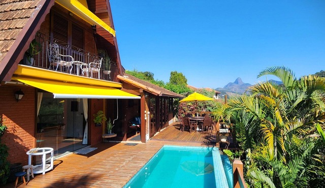 Beautiful mountain house with 4 bedrooms, a/c, heated pool in Itaipava, Petrópolis in Petrópolis