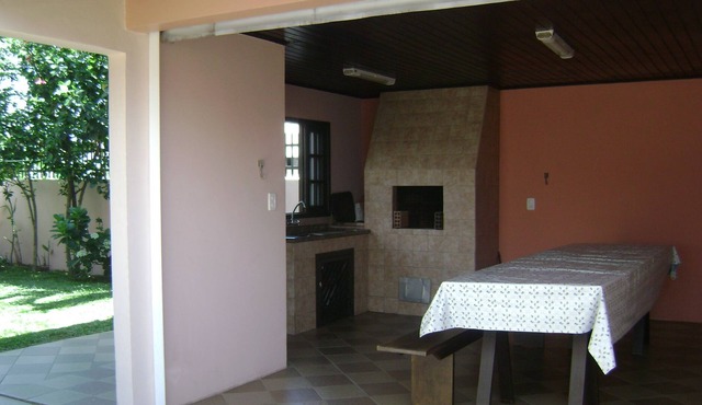 Between Prainha / Praia Grande: 100 m from the sea, with 4 bedrooms, air conditioning and wifi. in São Francisco do Sul