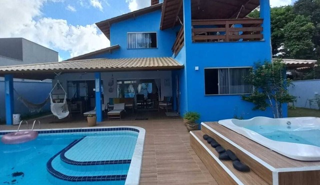 Big house with 4 bedrooms, 4 1/2 bath, barbecue area,. Pool, Jacuzzi and parking in Arraial d'Ajuda