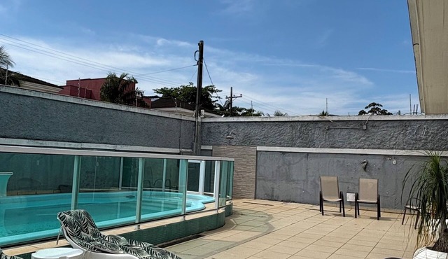 House on the beach in Pernambuco - Guarujá Very spacious! 6 minutes walk from the beach!