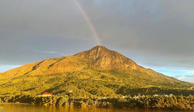 Flat with views of Rio Doce and Pico da Ibituruna, we accept pets. in Ilha dos Araújos Governador Valadares