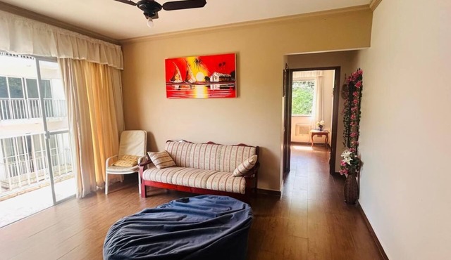 Apartment in Guarujá-Enseada, leave your car in the garage, just 5 minutes from the beach