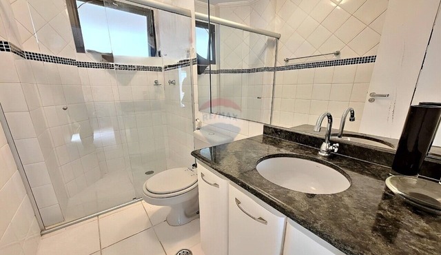 Swimming pool 3 bedrooms 1 suite 2 parking spaces Air conditioning Balcony Sea view