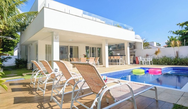 High standard house, with 5 suites, 50m from Barequeçaba beach