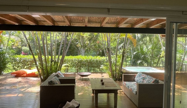 Casa no Gramado, Acesso Privado a Praia com Jacuzzi e Lareira Externa