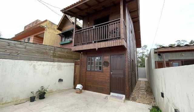 Woody House Chalé - O Refúgio Para sua Família na Praia em Florianópolis