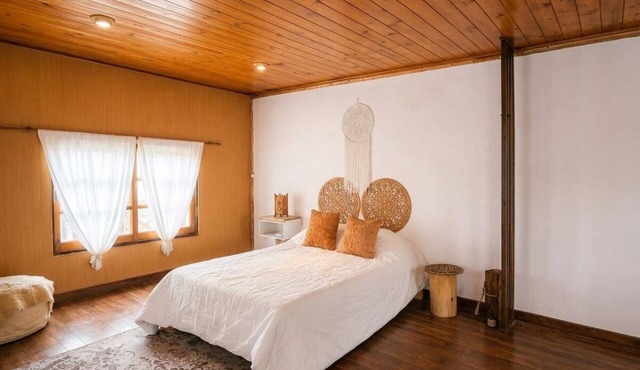 Bright studio apartment with a wood-burning fireplace - Garage in Luján