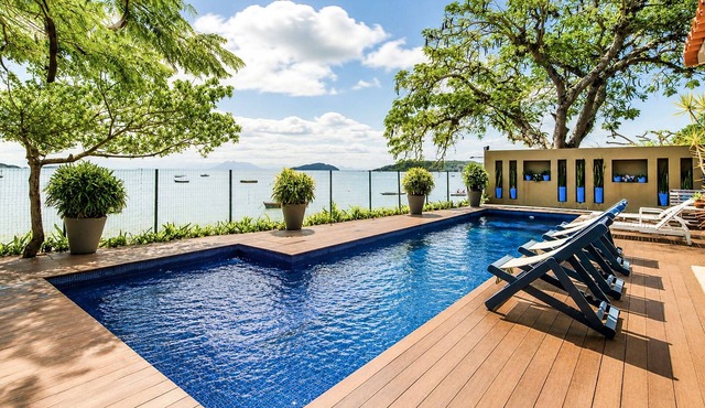 Buz028 - Beautiful 6 bedroom beachfront house in Búzios in Buzios