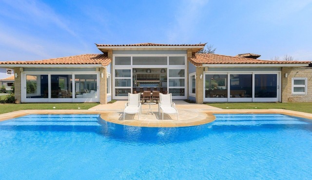 Buz043 - Beachfront Villa with Infinity Pool in Buzios
