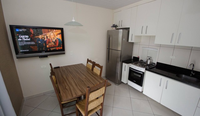 . Cantinho de Zimbros - Bombinhas 2 bedrooms, air conditioning. 80 m from the beach.