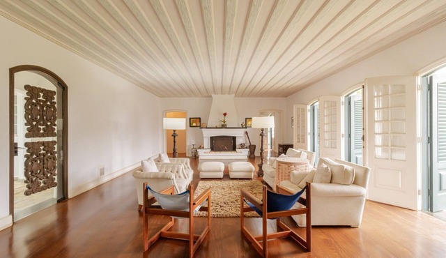 Casa Alto Padrão com Churrasqueira e Piscina