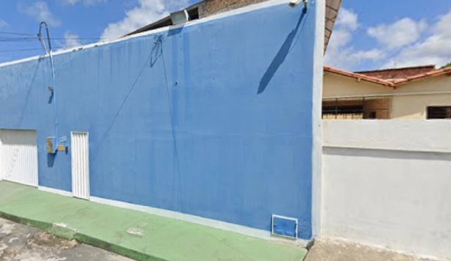 Casa ampla com garagem, portão automatico a 3 km da praia e centro comercial, in Fortaleza