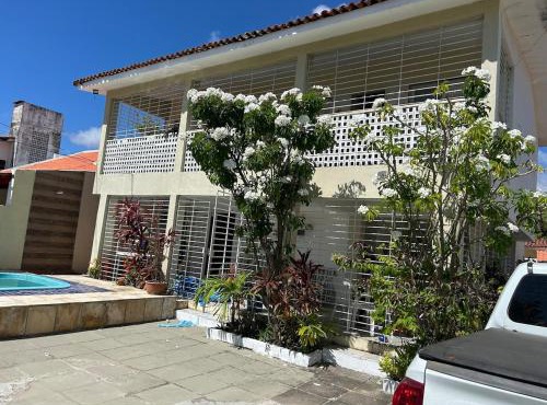 Casa ampla e completa a poucos passos da praia! in Itamaracá