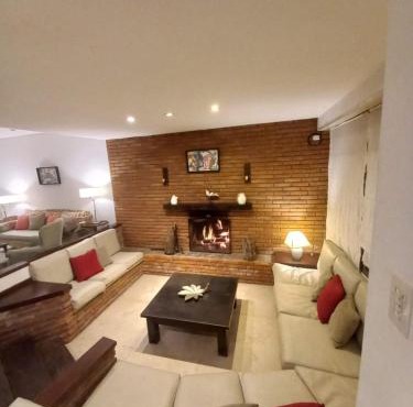 Casa amplia - Pileta y parque