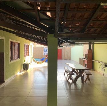 Casa Cachoeira das Emas com piscina in Pirassununga