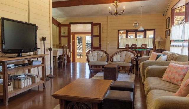 Casa Charmosa com Lareira e Espaço de Lazer in Campos do Jordão