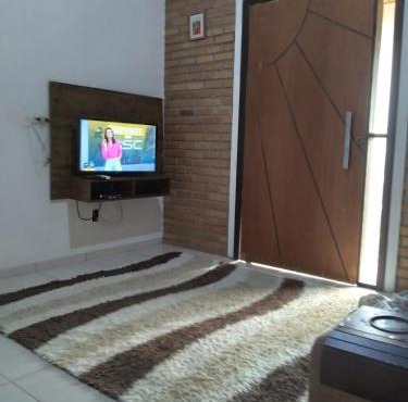 Casa com Ar condicionado na sala 300 m da praia in Itapoa