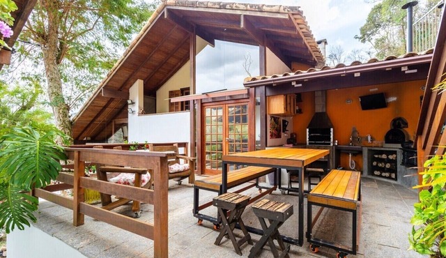 Casa com fogão a lenha para 7 | Vale das Videiras