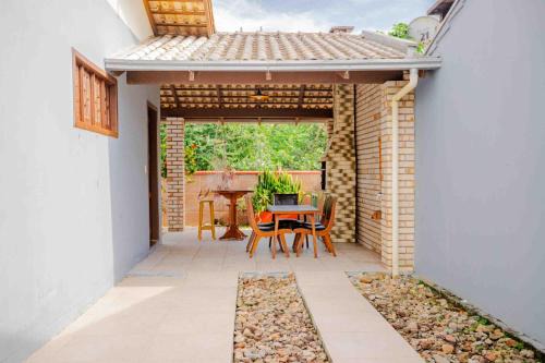 Casa com lareira e a 450 metros da praia QZ7460