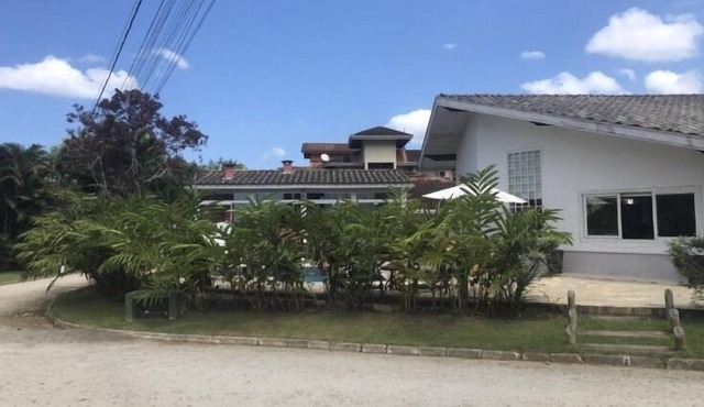 Casa com Piscina in SP