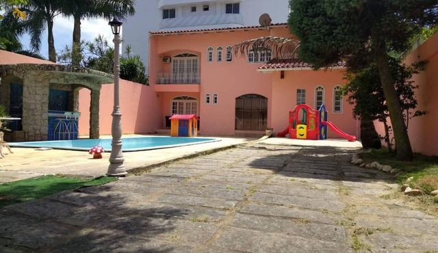Casa com Piscina em Cabeçudas , 80 metros da Praia