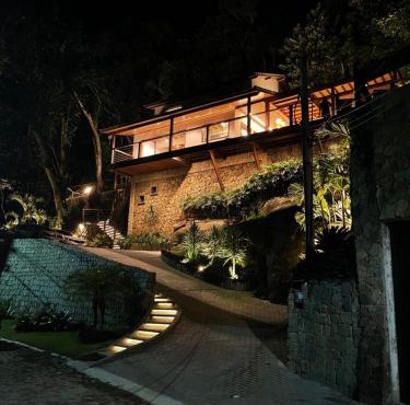 Casa com Piscina, Rede Suspensa e Praia Privativa