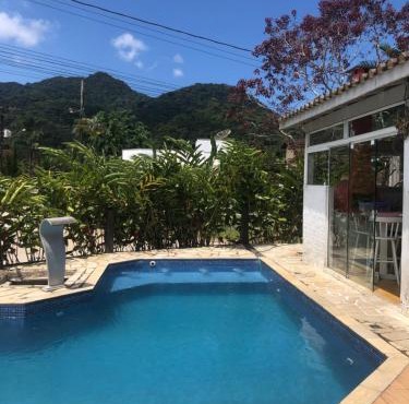 Casa com piscina ubatuba