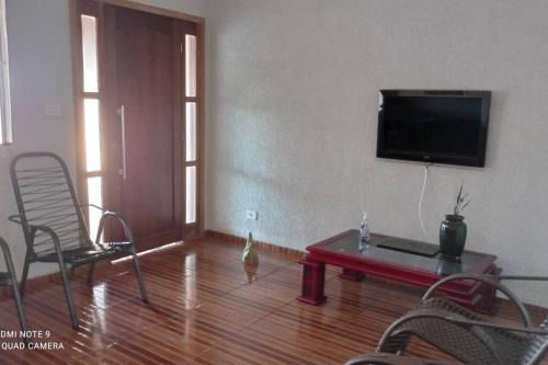 Casa Confortável arejada ar condicionado quente e frio 2 quartos ,2 banheiros ,2 vagas de garagem