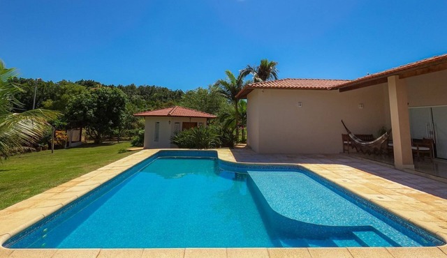 Casa de Campo Ampla com Piscina e Churrasqueira