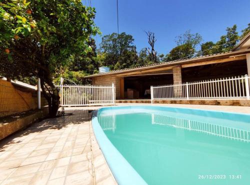 Casa de campo, Piscina e Cristo