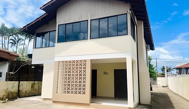 Casa de praia com apenas 20 metros do mar in Florianópolis