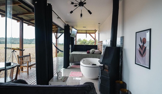CASA DE VIDRO EM MEIO A NATUREZA - Conteiner Lua
