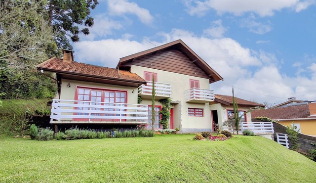 Casa em Campos do Jordao com lareira e aquecedor