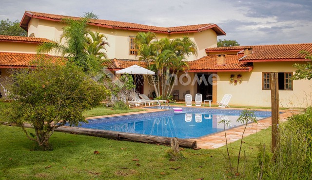 Casa em Condomínio com Piscina e Acesso a Represa