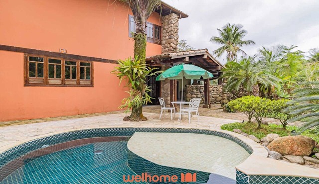 Casa em Itamambuca com piscina e a 280m da praia