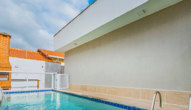 Casa em Itanhaém com piscina em condomínio