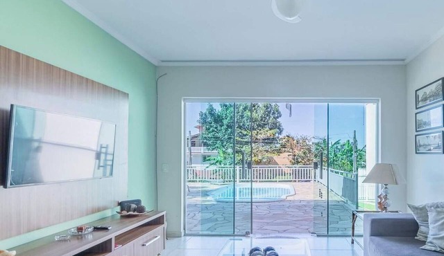 Casa em Ubatuba com Piscina e Vista para o Mar in Ubatuba