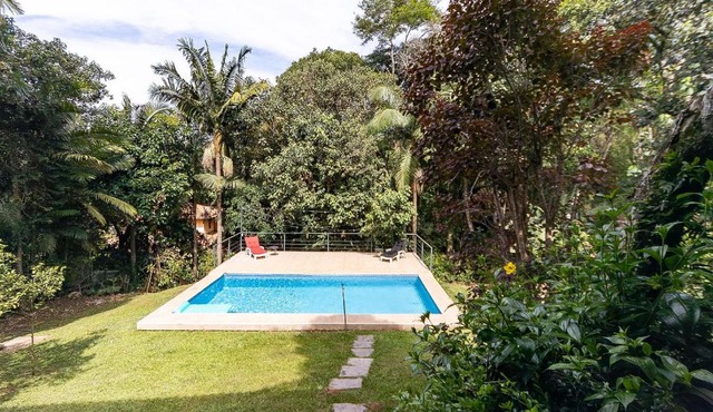 Casa espaçosa com piscina ampla e churrasqueira perto de São Paulo in Carapicuíba