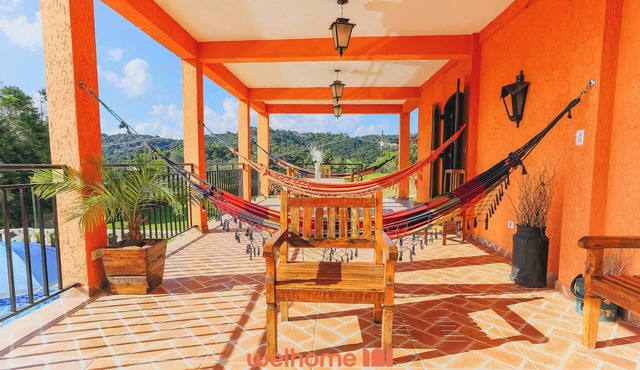 Casa espacosa com piscina e lazer em Mairipora