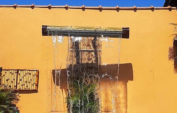 Casa linda com Piscina e Jogos, pertinho da Praia in Bertioga