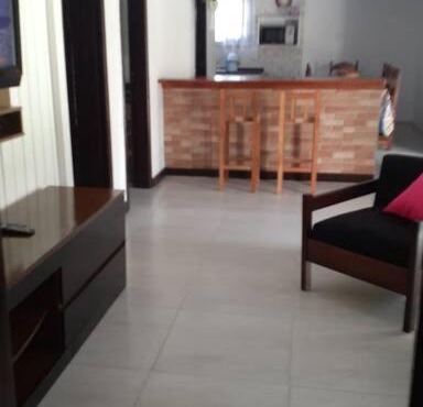Casa Marron com vista para o mar, com mesa de Sinuca - 2 Km Centro
